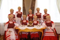 Всё бы пела, да играла